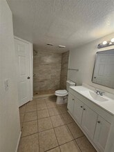 5040 Park Central Dr in Orlando, FL - Building Photo - Building Photo