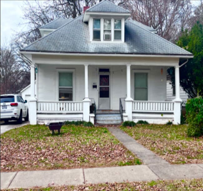 property at 831 S Pickwick Ave