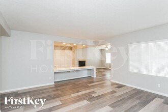 5595 Criollo Dr in Las Vegas, NV - Foto de edificio - Building Photo