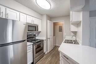 Mountain View in Colorado Springs, CO - Building Photo