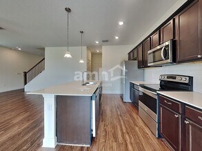 1039 Walden Pond Dr in Plant City, FL - Building Photo - Building Photo