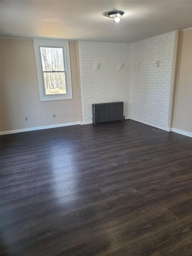 596 Milton Tpke in Marlboro, NY - Building Photo - Building Photo
