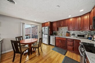317 Grove in Boston, MA - Foto de edificio - Building Photo
