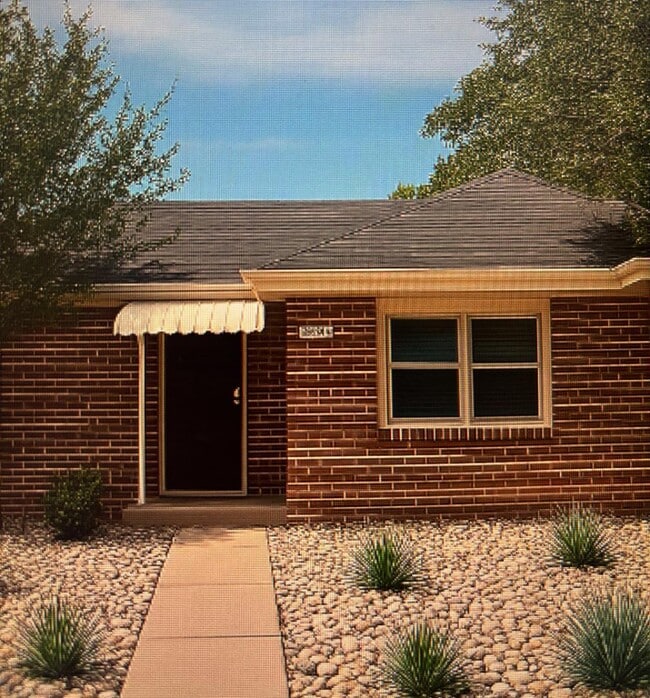property at 2985 Ivanhoe St