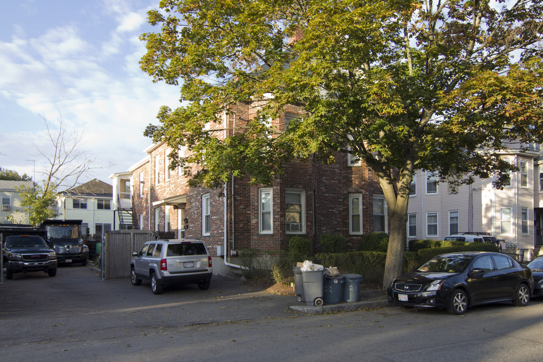 12 McKenn St in Waltham, MA - Foto de edificio