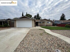1027 San Carlos Dr in Antioch, CA - Building Photo