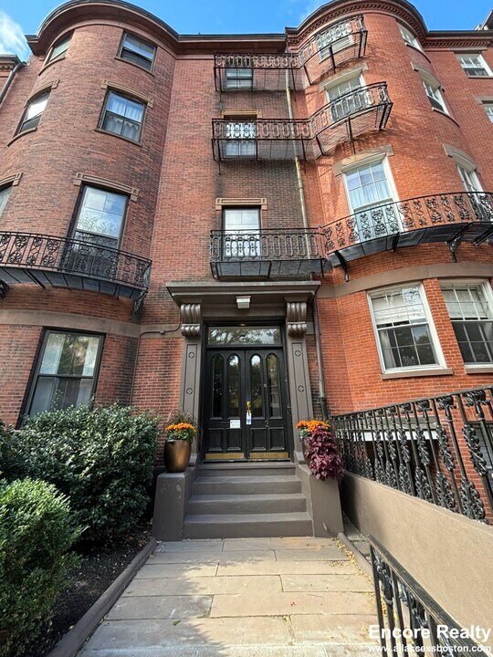 12 Joy St, Unit 5 in Boston, MA - Foto de edificio