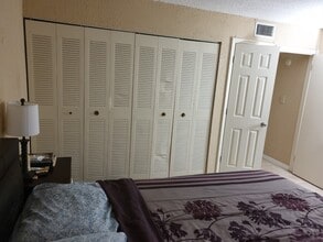 10500 SW 108th Ave, Unit B211 in Miami, FL - Building Photo - Building Photo