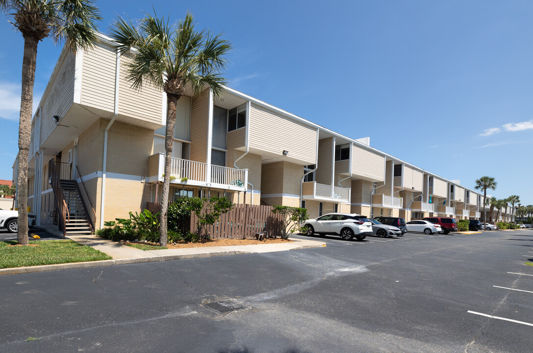 Seaplace Condominiums in Atlantic Beach, FL - Building Photo