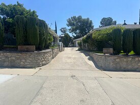 2449 Florencita Dr W, Unit 2449 in Montrose, CA - Building Photo