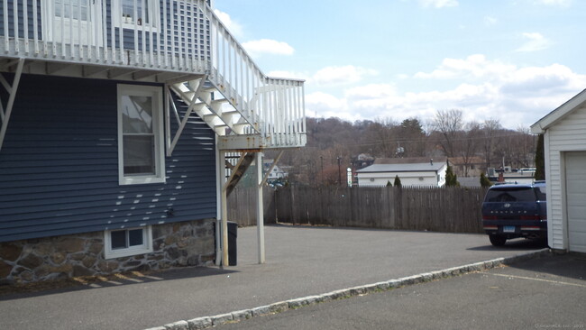20 Holley St in Danbury, CT - Building Photo - Building Photo