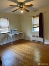 355 Metlars Ln in Piscataway, NJ - Building Photo - Building Photo