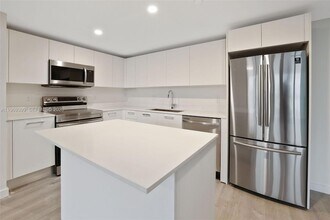 1504 Bay Rd, Unit N-1208 in Miami Beach, FL - Building Photo - Building Photo