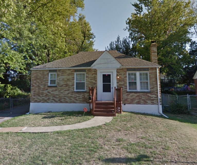 810 Walters Dr in Ferguson, MO - Building Photo