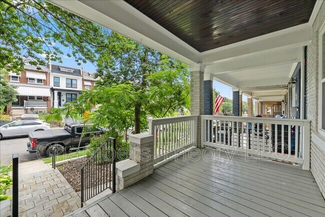 1273 Oates St NE in Washington, DC - Foto de edificio - Building Photo