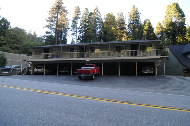 26860 State Hwy 189 in Blue Jay, CA - Foto de edificio - Building Photo