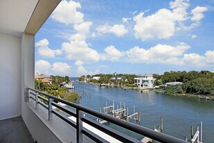 1709 N Tamiami Trail in Sarasota, FL - Building Photo