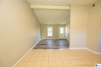 243 S Airview Dr in Elizabethtown, KY - Foto de edificio - Building Photo