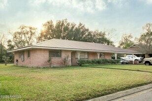 118 S Demanade Blvd in Lafayette, LA - Building Photo
