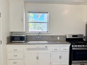 2338 Keeler St in Burbank, CA - Building Photo - Building Photo