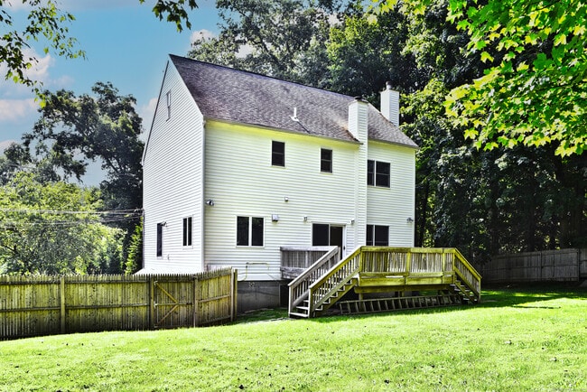 145 Weed St in New Canaan, CT - Building Photo - Building Photo