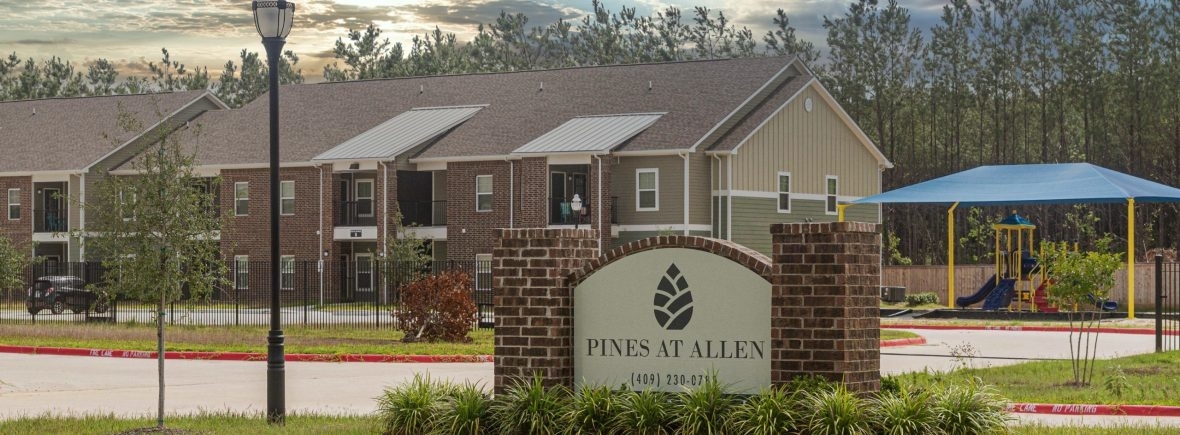 Pines At Allen St in Kountze, TX - Building Photo