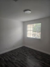 11047 Long Boat Dr in Hollywood, FL - Foto de edificio - Building Photo