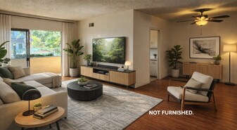 8315 Clinton Ave, Unit 8 in West Hollywood, CA - Building Photo