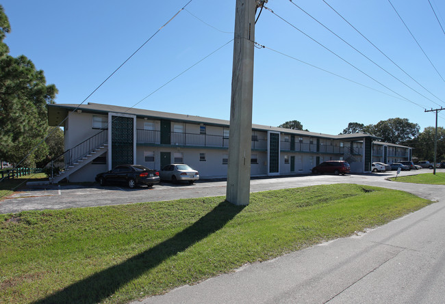 College Park Apartments West in Fort Pierce, FL - Building Photo - Building Photo