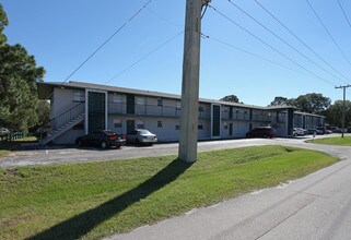College Park & Green Tree Apartments in Fort Pierce, FL - Foto de edificio - Building Photo