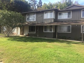 Farm Hill Apartments in Redwood City, CA - Building Photo