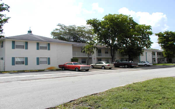 York House in Lauderhill, FL - Building Photo - Building Photo