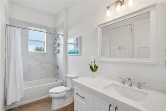 115 Cambria Ln in Naples, FL - Building Photo - Building Photo