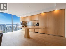 1568 Alberni St in Vancouver, BC - Building Photo