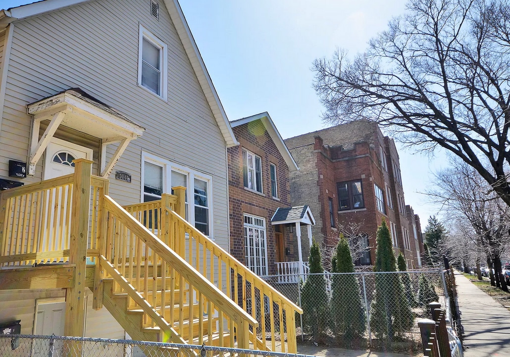 3047 N Troy St, Unit 1 in Chicago, IL - Building Photo