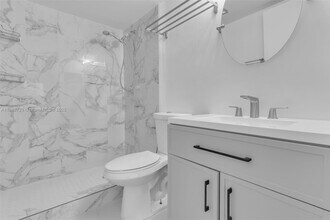 6235 SW Kendale Lakes Cir in Miami, FL - Building Photo - Building Photo