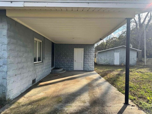 1791 W Hwy 4 in Century, FL - Building Photo - Building Photo