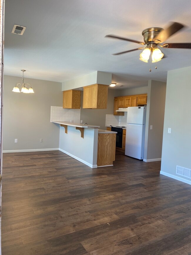 101 W Chestnut St, Unit D in Savannah, MO - Building Photo - Building Photo