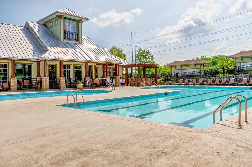 Stonewood Village Apartments and Nearby Antioch Apartments