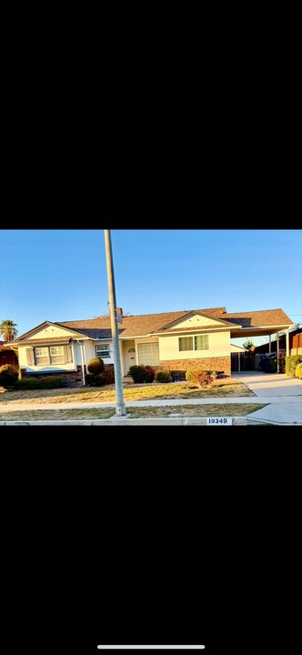 19349 Friar St in Tarzana, CA - Building Photo