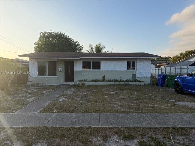 1950 SW 68th Way in Miramar, FL - Building Photo - Building Photo