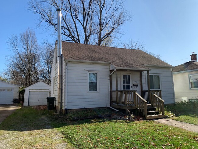 804 S Urbana Ave in Urbana, IL - Foto de edificio - Building Photo