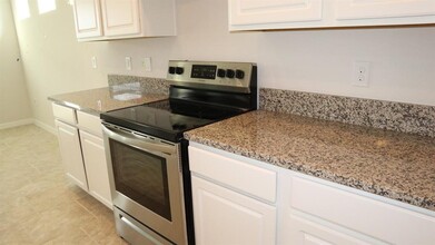 1806 Veterans Dr. in Kissimmee, FL - Building Photo - Building Photo