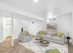 Move-in-ready Park Hill home with oversize in Denver, CO - Building Photo - Building Photo