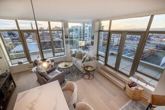 1515 Blanshard St in Victoria, BC - Building Photo - Building Photo