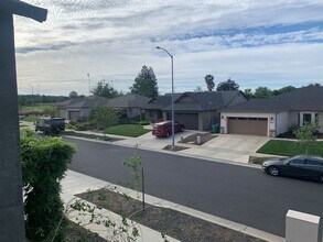 2740 Levi Ln in Chico, CA - Building Photo - Building Photo