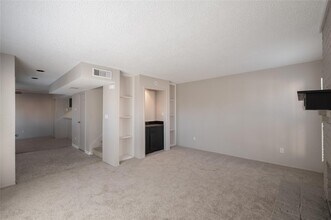 3200 S Gessner Rd in Houston, TX - Building Photo - Building Photo