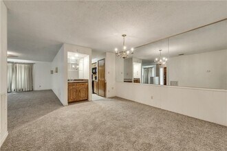 3043 Modella Ave in Dallas, TX - Building Photo - Building Photo
