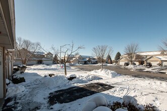 7247 Bradford Ct in Justice, IL - Foto de edificio - Building Photo