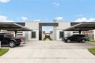 907 W Carmel Ave in Pharr, TX - Building Photo